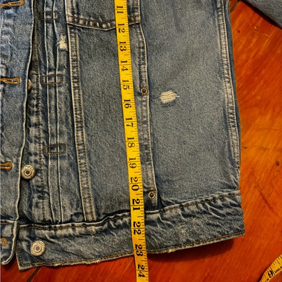 Old Navy Womens Distressed Denim Jacket - Picture 5 of 6